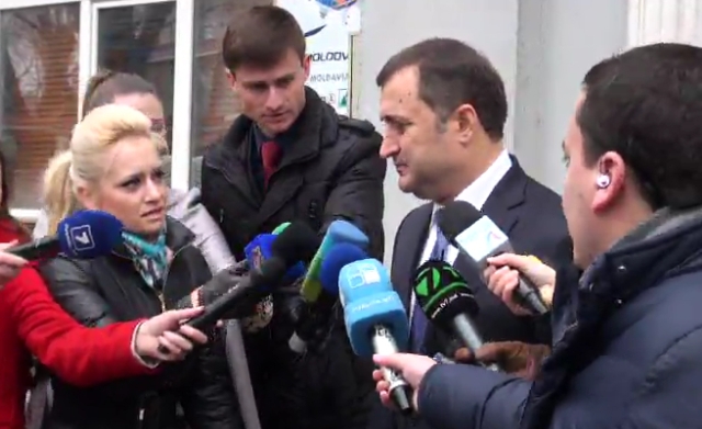 Politicienii din cele trei partide pro-europene s-au intalnit in aceasta dimineata, la ora 9.30, pentru ultimele discutii inainte de sedinta Parlamentului.