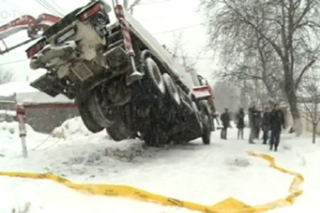 Scandal din cauza unei betoniere: Un cartier din Durleşti, fără lumină. Foto: protv.md