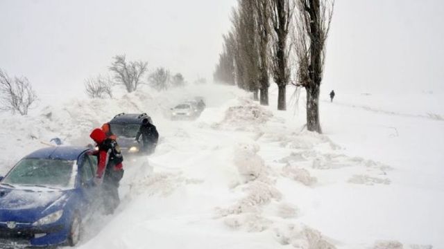 Водители могут также обращаться на номер экстренной службы 901 для вызова  спасателей.