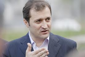 Prim-ministrul în exerciţiu Vlad Filat a efectuat astăzi o vizită la fabrica de producere a medicamentelor „BalkanPharmaceuticals” din oraşul Sîngera