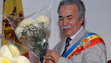 Potrivit lui Chirtoacă, se dorește ca bustul să fie inaugurat pe 31 august, de Ziua Limbii Române. 