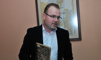 Pasiunea pentru lucrurile vechi a venit cu timpul, dar, cînd îmi cade sub mînă ceva cu încărcătură istorică, nu pot să trec indiferent pe alături