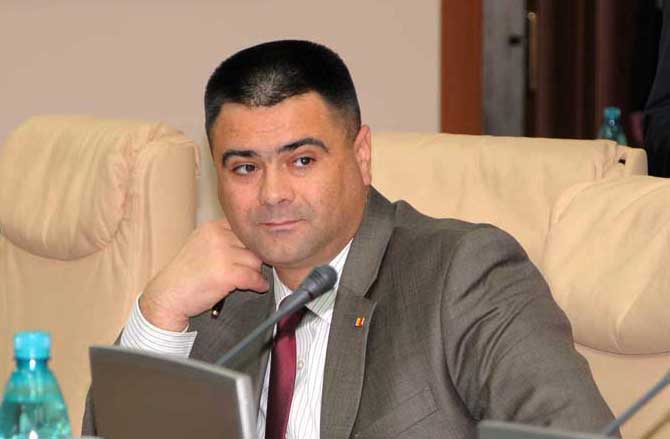На прошлой неделе лидер либералов заявил, что Маринуца "запятнал" свое имя в деле о продаже боеприпасов Армении.