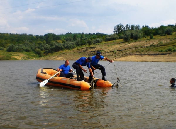Doi frati de 7 si 11 ani si-au pierdut viata intr-un lac din apropierea satului Taraclia, raionul Cahul.