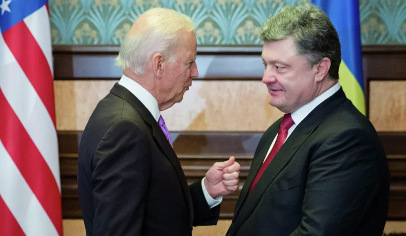 На Украине возбудили дело из-за прослушки беседы Порошенко с Байденом.