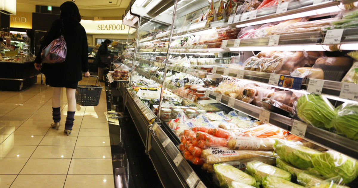 Венгры приезжают в Румынию за дешевыми продуктами питания.
