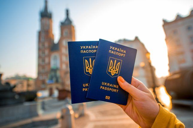 Еврокомиссия: Украина продолжает отвечать критериям безвиза с ЕС.