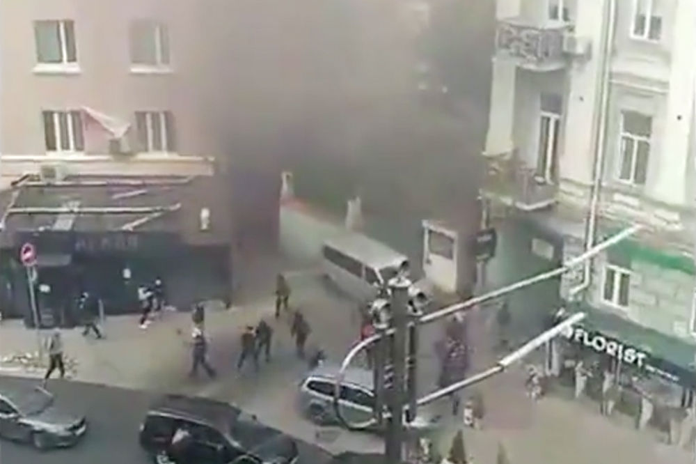 В Киеве возле офиса Виктора Медведчука произошел взрыв.