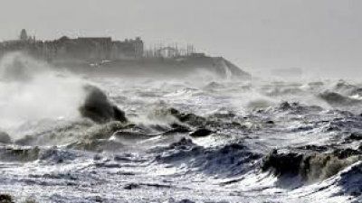 Avertizare: Uraganul Ophelia ajunge în Europa