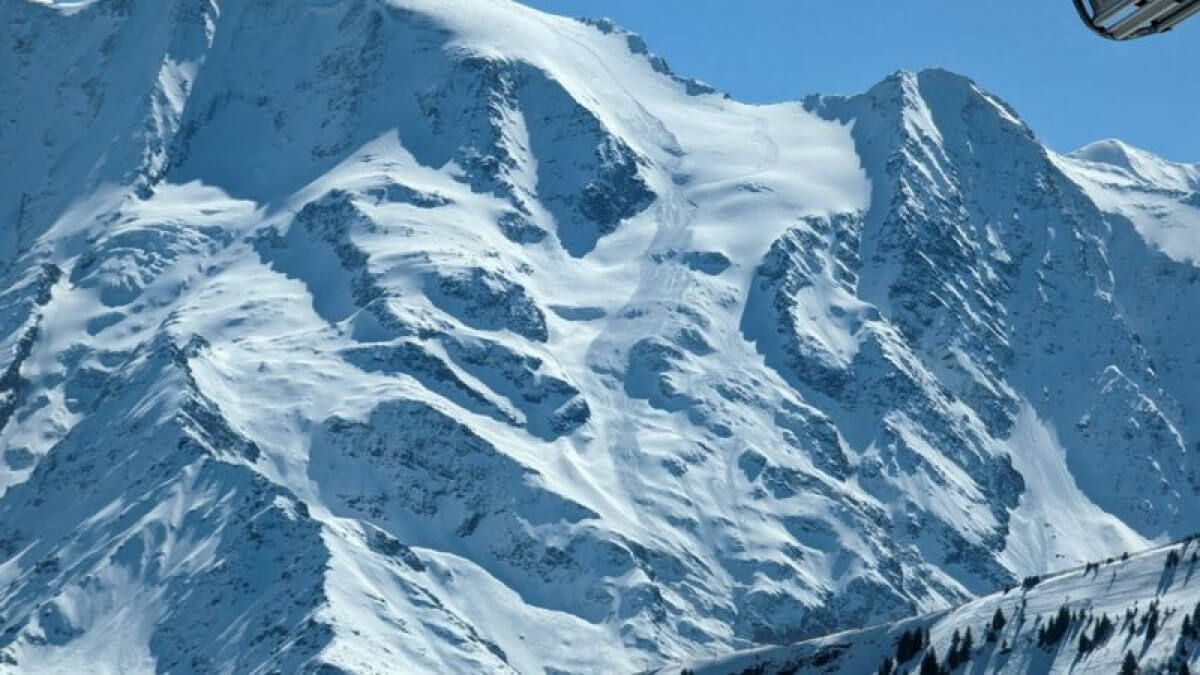 Un alpinist român a murit după ce a căzut de la înălțime, de pe vârful Mont Blanc.