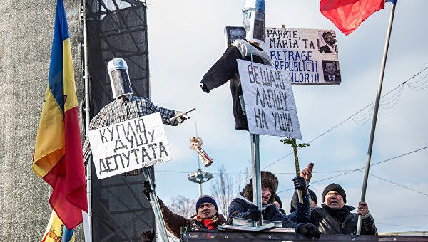 Требования митингующих не изменились. Они по-прежнему выступают против избранного правительства Филипа.