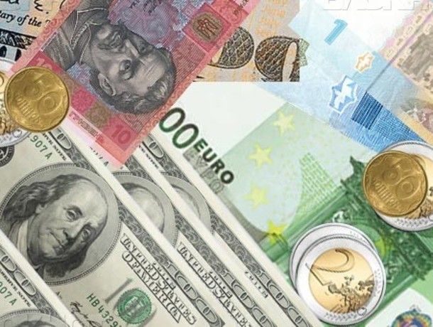 Падение доллара и евро в Молдове пообещали в среду.