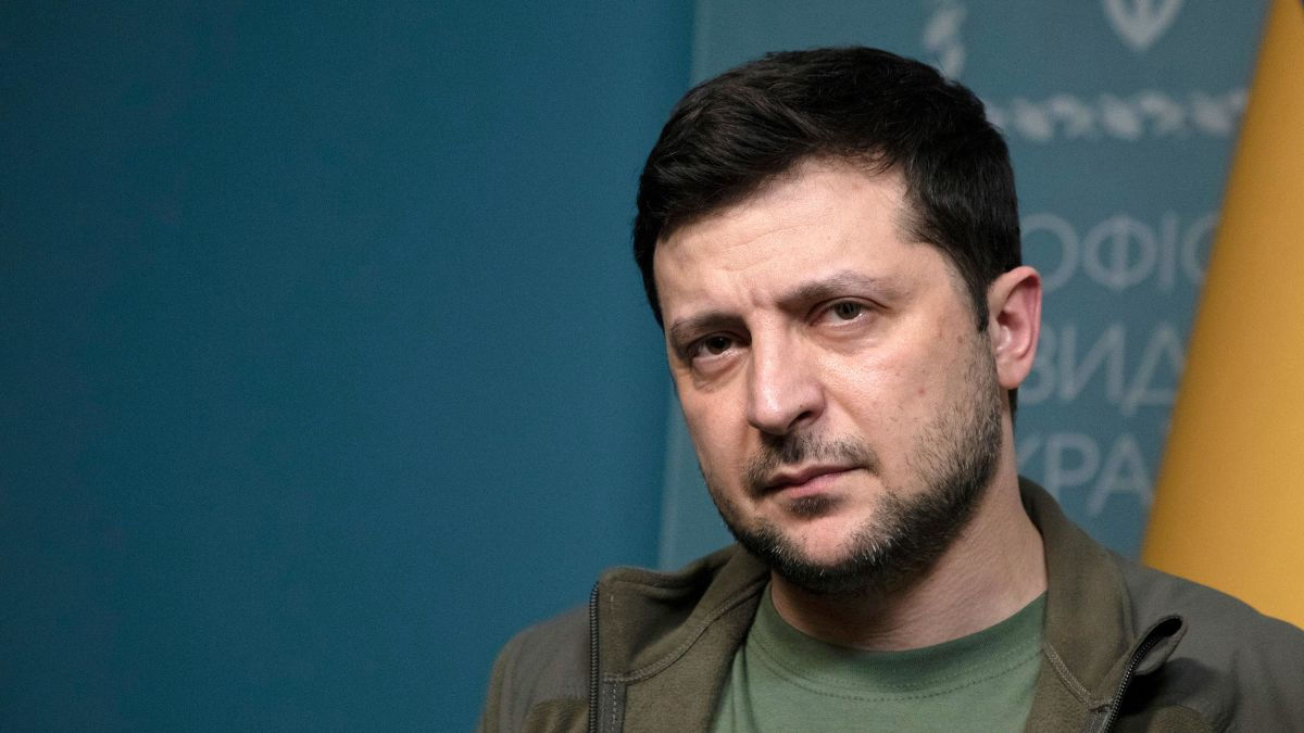 Зеленский: Вертикаль власти, которая была у Путина раньше, просто рушится.