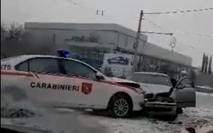 На Старой Почте произошло ДТП с участием машины карабинеров.