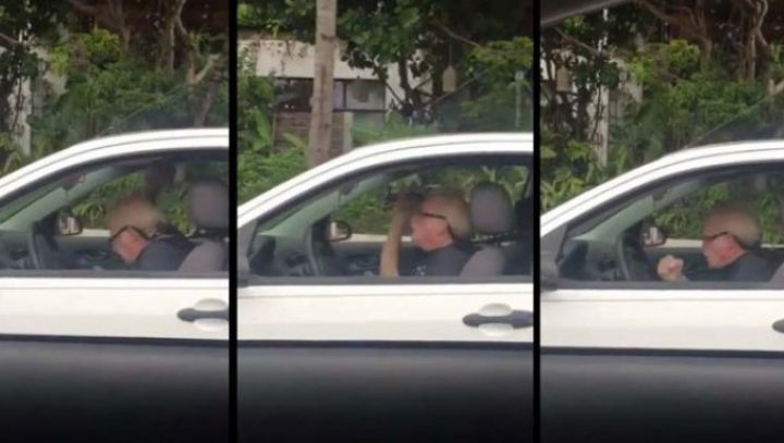 Un bunic a întors privirile la toată lumea din trafic. Ce făcea el la volan. Foto: realitatea.net