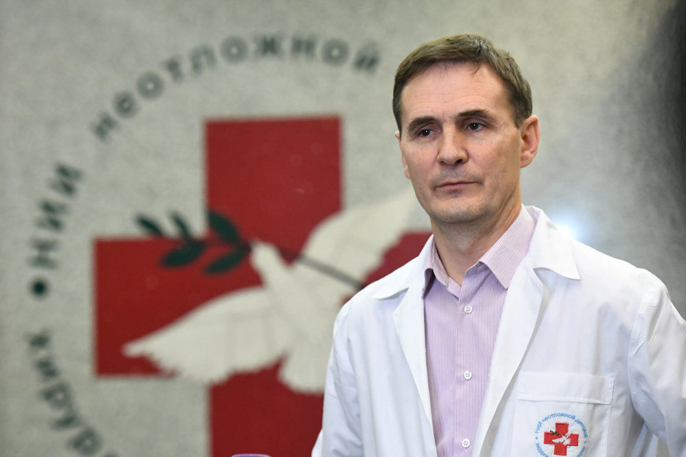 За состоянием ребенка наблюдает лично директор НИИ неотложной детской хирургии и травматологии Валерий Митиш.