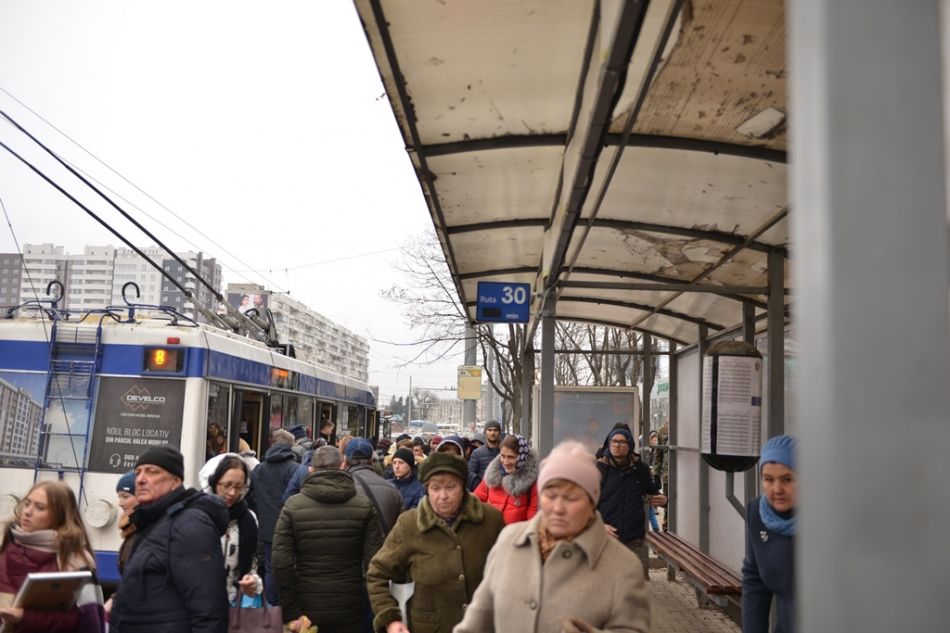 Продлен срок действия годовых проездных для пенсионеров.