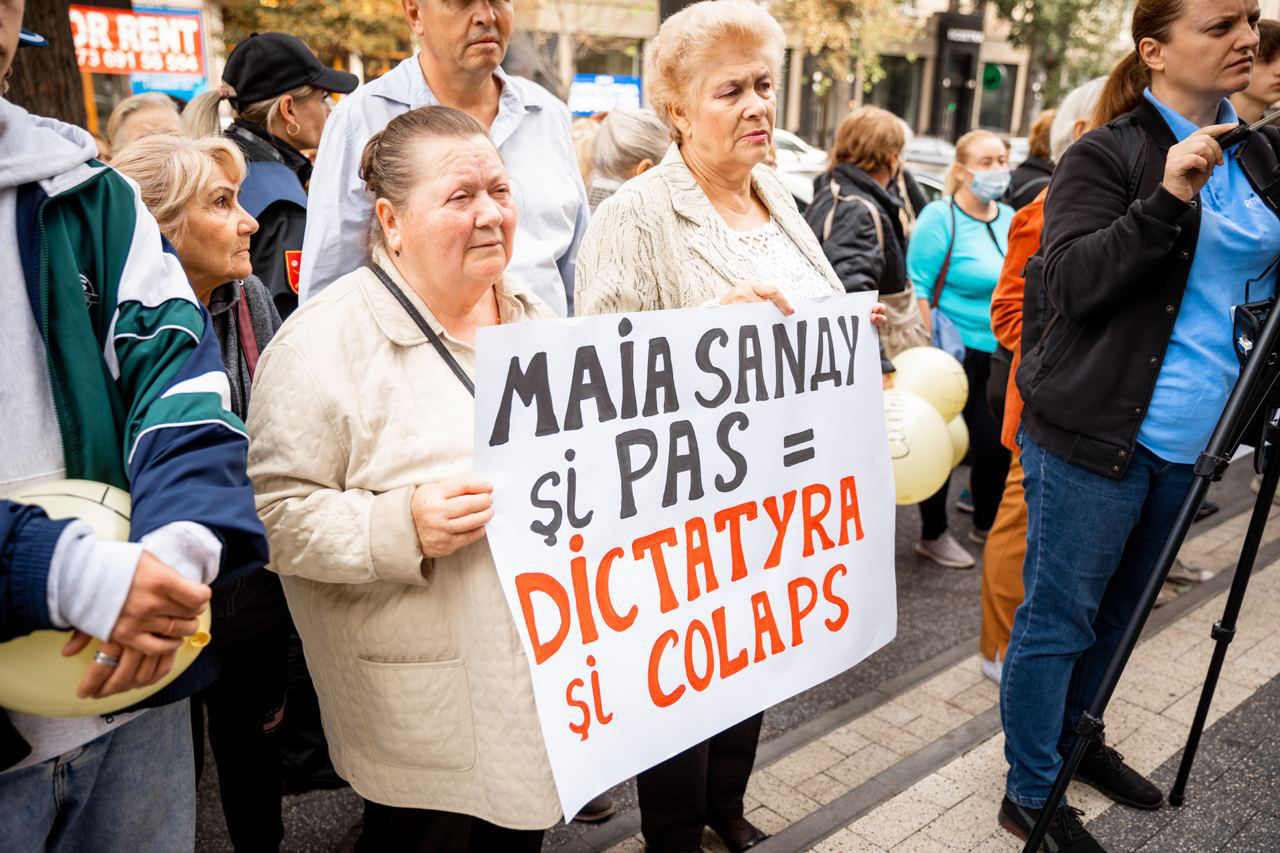 Сторонники партии "Шор" и ПКРМ протестовали у здания НАРЭ.