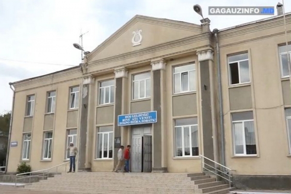 Первый этап реконструкции комратского Дома культура должен был быть завершен до 1 декабря 2014 года. Фото: gagauzinfo.md