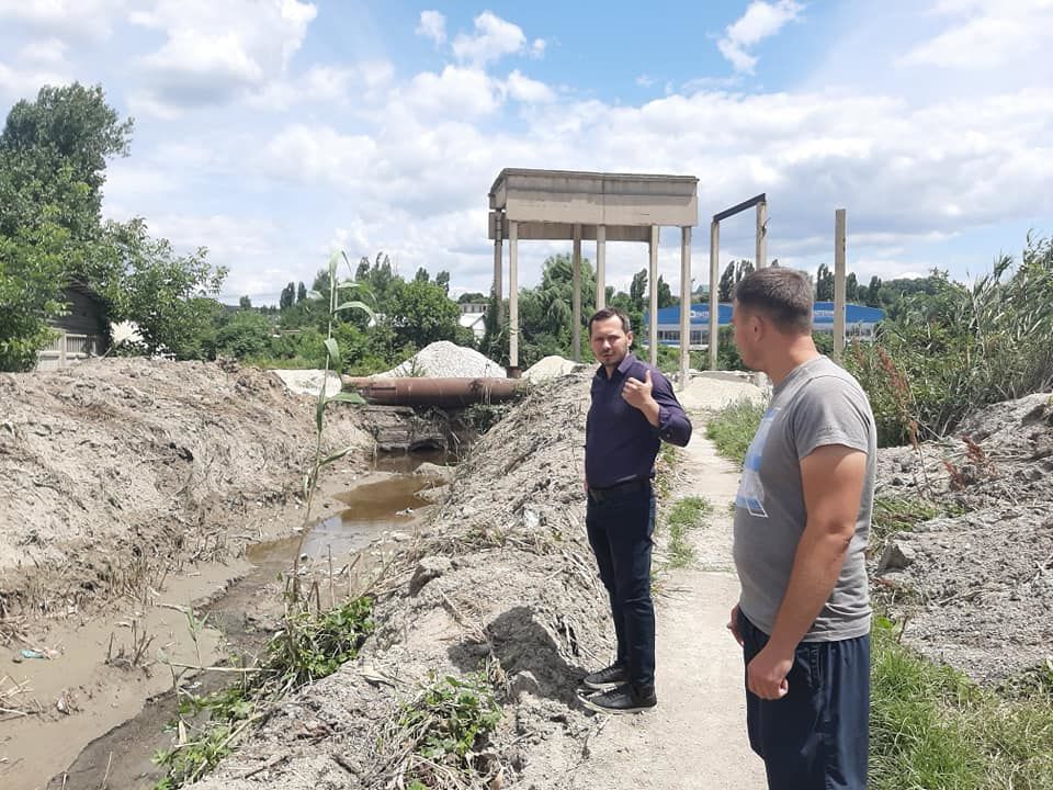 Мэрия Кишинева продолжает работы по очистке ливневых стоков.