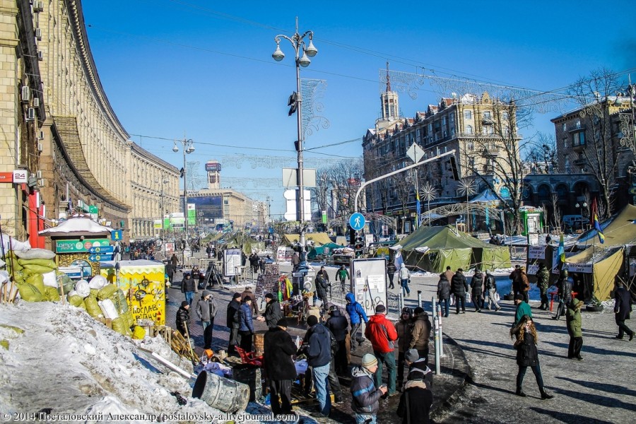 Начнут укрепление баррикад с улиц Грушевского и Институтской.  Фото: postalovsky-a.livejournal.com