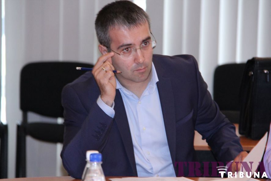 Серджиу Сырбу заметил также, что фракция ДПМ даже не уходила в отпуск.