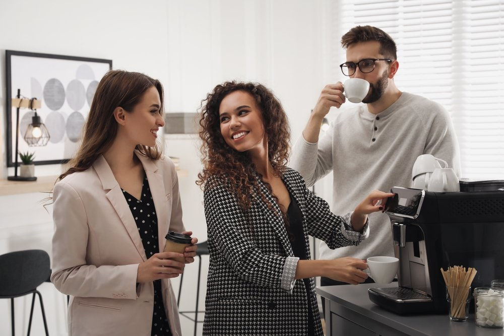 Automatele de cafea, interzise la Primărie de edilul unui orășel din Italia.