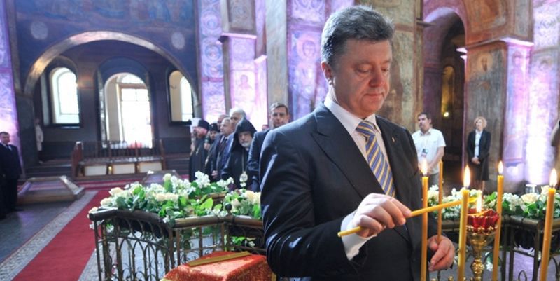 Порошенко с 2014 года отдает всю свою зарплату на благотворительность.