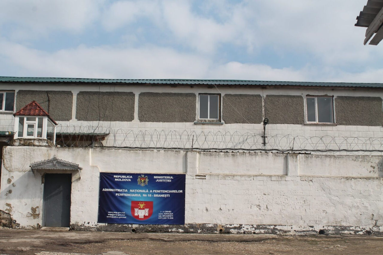 Doi deținuți au încercat să evadeze din Penitenciarul nr.18 Brănești.