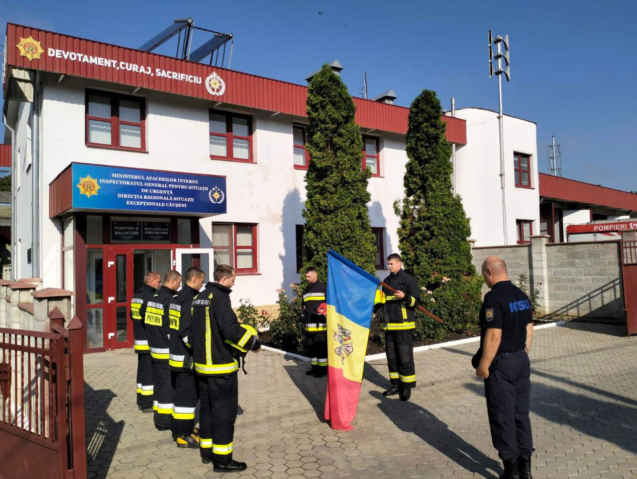 В ГИЧС почтили память погибших в аэропорту Кишинева.