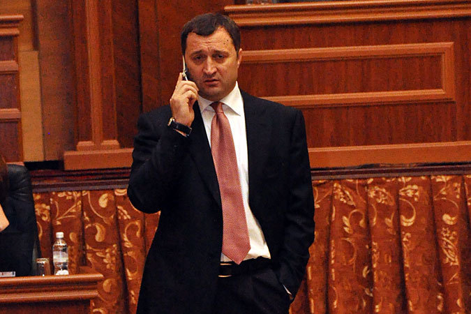 Экс-премьер рассказал о том, почему в ЛП произошел раскол и что главный либерал страны делал не так, будучи в коалиции.