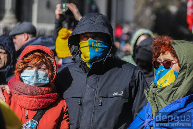 Правительство Украины одобрило законопроект о запрете на пересечение границ при карантине.