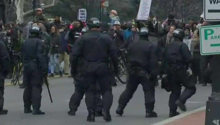 В Вашингтоне правоохранители задержали 217 человек за беспорядки.