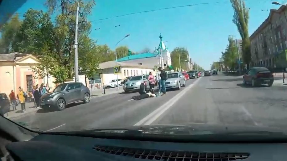 Автомобиль сбил женщину на проспекте Штефана чел Маре.