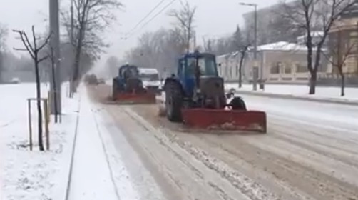 Борьба с непогодой продолжается: Раду опубликовала видео со снегоуборочной техникой.