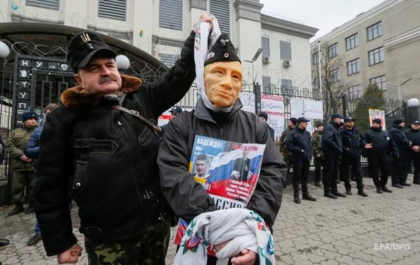 В среду акции у российских консульств прошли в нескольких городах Украины.
