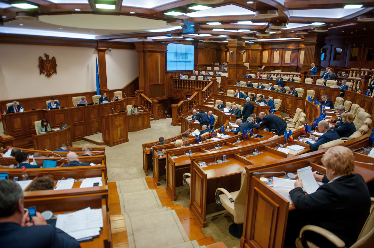 Румынский язык стал яблоком раздора в парламенте при обсуждении проекта