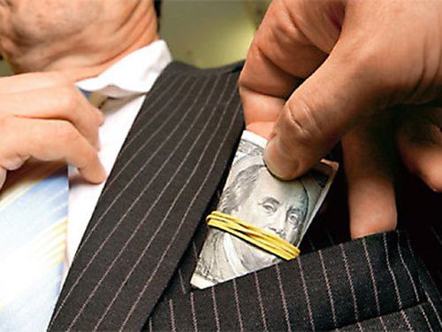 Corupţia a îngenuncheat Moldova. Foto: nasul.tv
