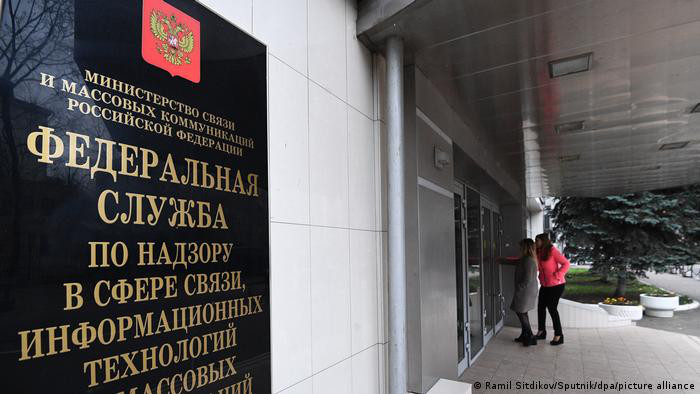 В России заблокировали The New Times и ряд СМИ Украины.