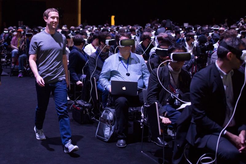 Марк Цукерберг представил очки виртуальной реальности от Facebook.