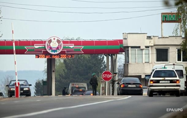 Задержанных обвиняют в шпионаже, украинская сторона отрицает.