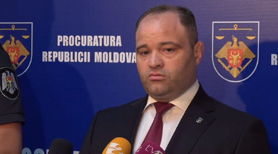 Прокурор Попа задержан после проведенных у него обысков.