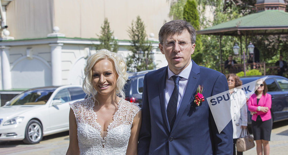 У Киртоакэ есть дом, квартира, три гаража и подвал.