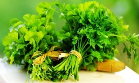 Rinichii sunt organe care sunt ajutate de patrunjel, care are rol in acest caz de diuretic.