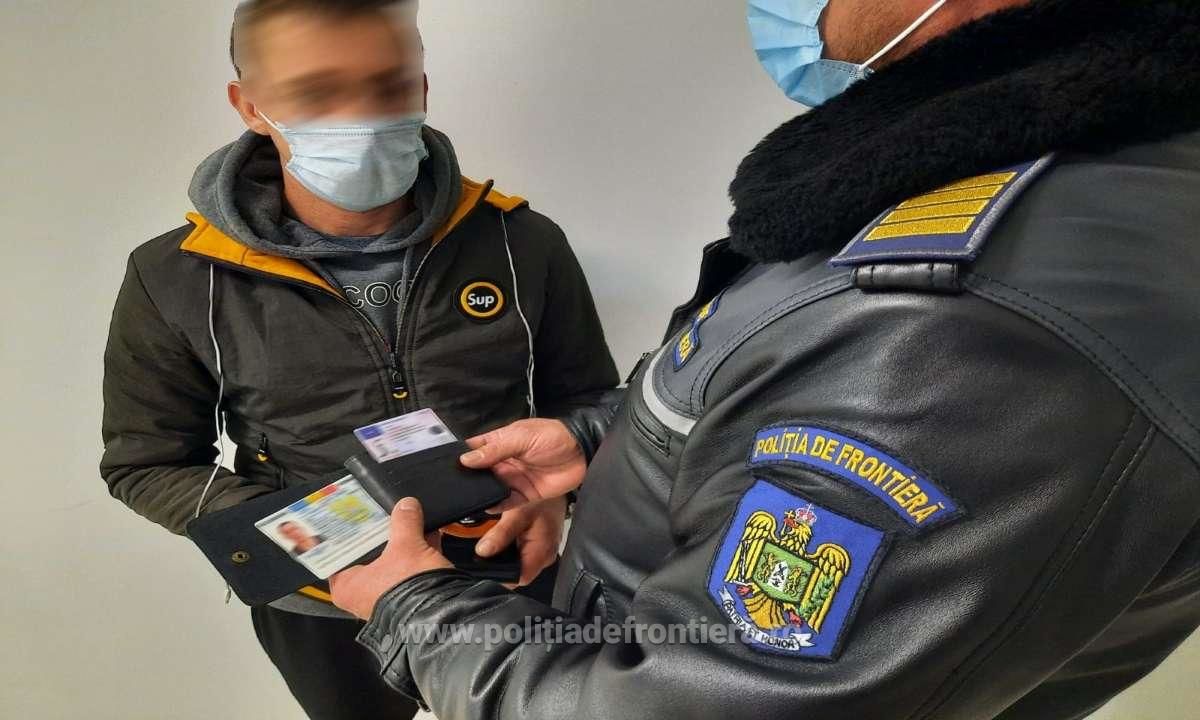 В Румынии на границе у молдаванина изъяли два поддельных документа.