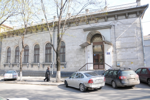Într-o postare pe blogul său, Munteanu opinează că Urechean ar putea fi ales conducător al noului partid.