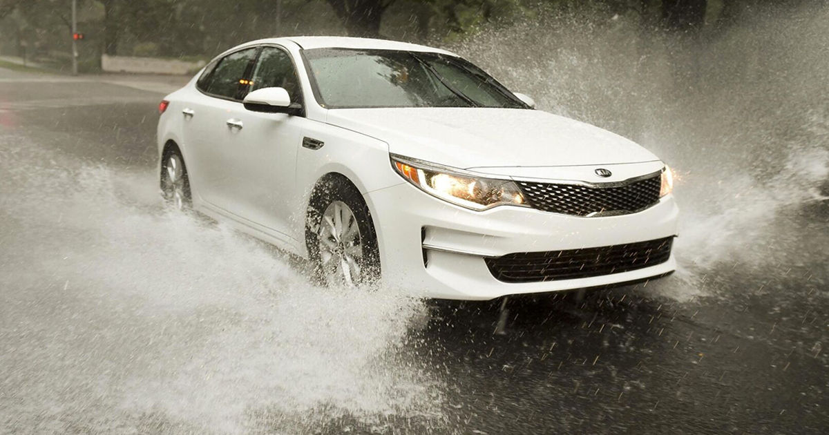 С 1 апреля водители больше не обязаны ездить с включенными фарами в дневное время.