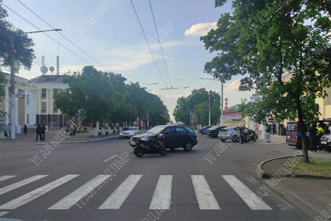 Двойная авария в Тирасполе попала на видеорегистратор очевидцев.