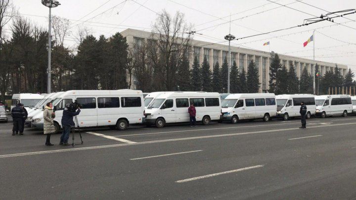 Движение автобусов и микроавтобусов из сёл в районные центры прекращено.