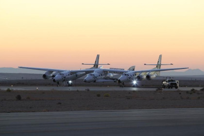 Космолет SpaceShipTwo и самолет-носитель WhiteKnightTwo. Фото: @virgingalactic